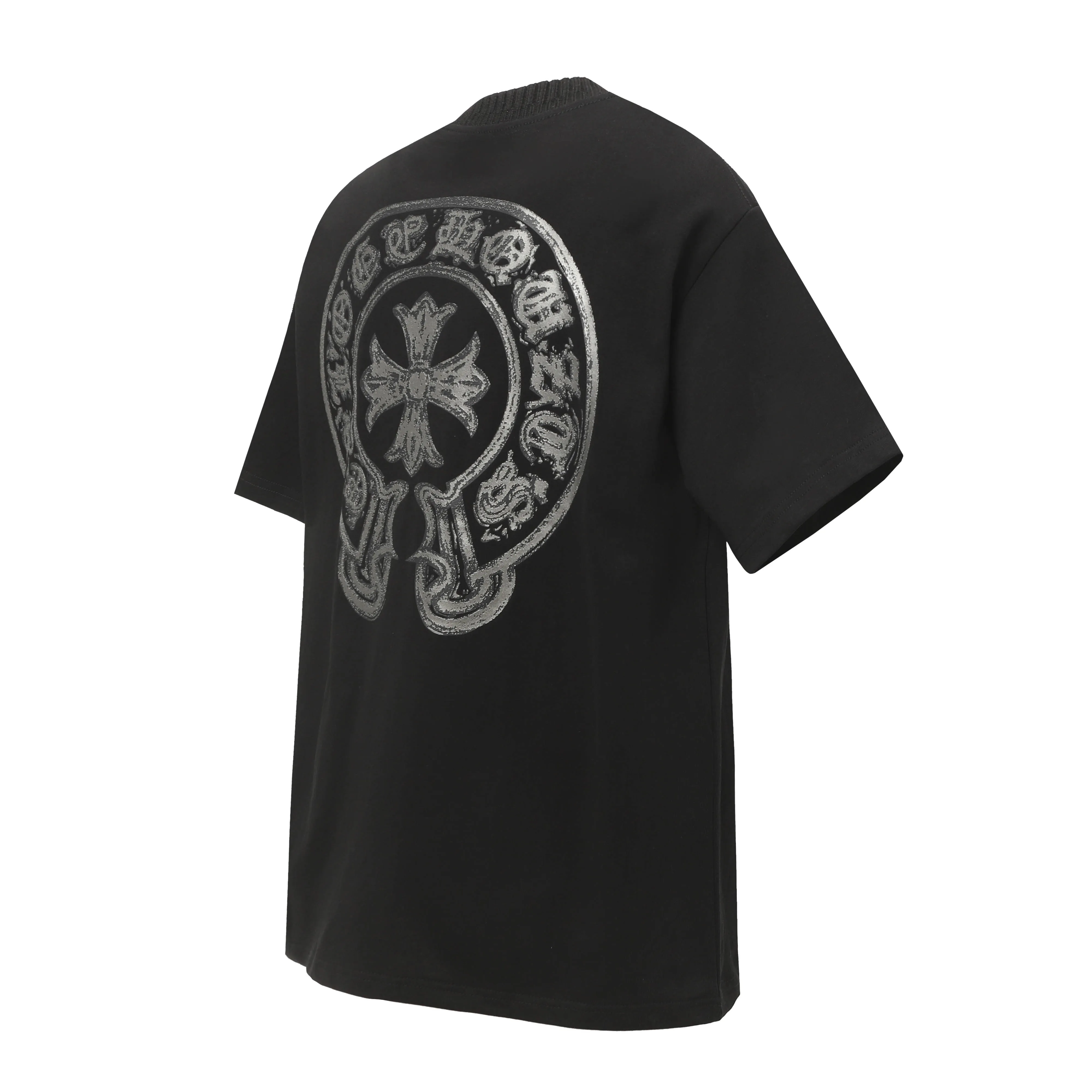 P170 Chrome Hearts CH Chrome Hearts Horseshoe Sanskrit printed short-sleeved T-shirt Printed with direct injection imported machines Hardware and accessories are all milled and customized Correctly configured Black 2025 Chrome Hearts authentic packaging 280 grams of custom-dyed double-yarn cotton Large version Loose and stylish Differentiation from lower versions Slender and long version The upper body stretches the hips 100% commitment: top quality Not fast food The highest version on the market Top quality - different from the ordinary versions on the market If you care about quality, you should also respect the price. Absolutely 0 after-sales service and 0 return rate so far. It’s hard not to love the style - 280g double yarn cotton custom dyed fabric - Correct high-density main mark, washed tag, hand-sewn